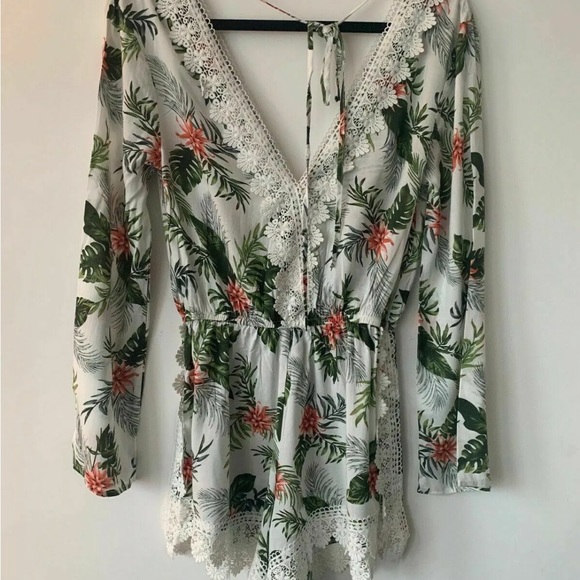 Brave Soul Playsuit Lace Trim Botanical Print Size S 8 UK V-Neck front and Back - Picture 7 of 7